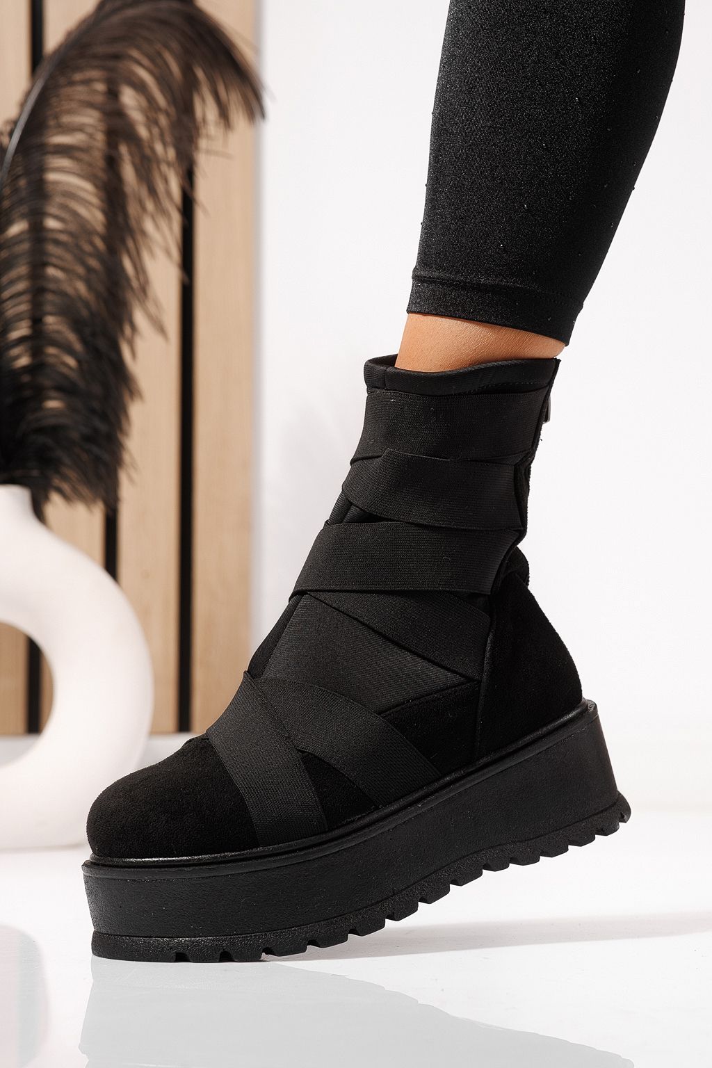 Дамски черни подплатени ботуши от екологичен велур Ellis #23172