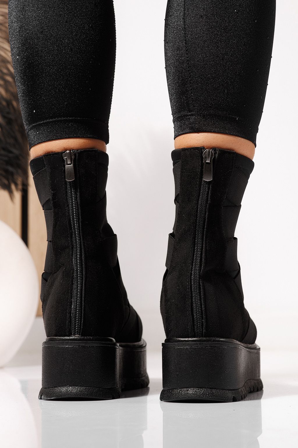 Дамски черни подплатени ботуши от екологичен велур Ellis #23172