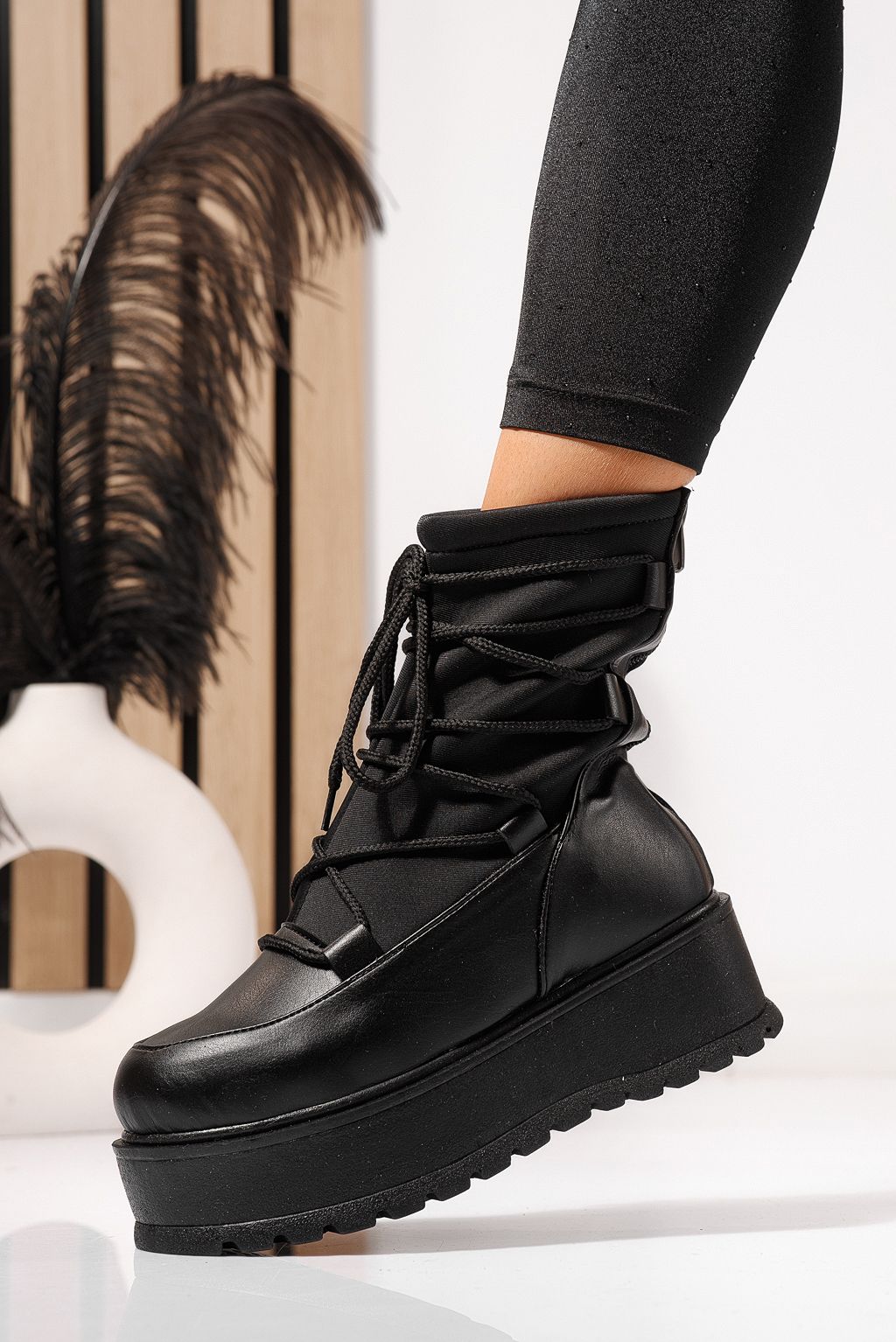 Дамски боти подплатени черни от еко кожа Yvette #23163