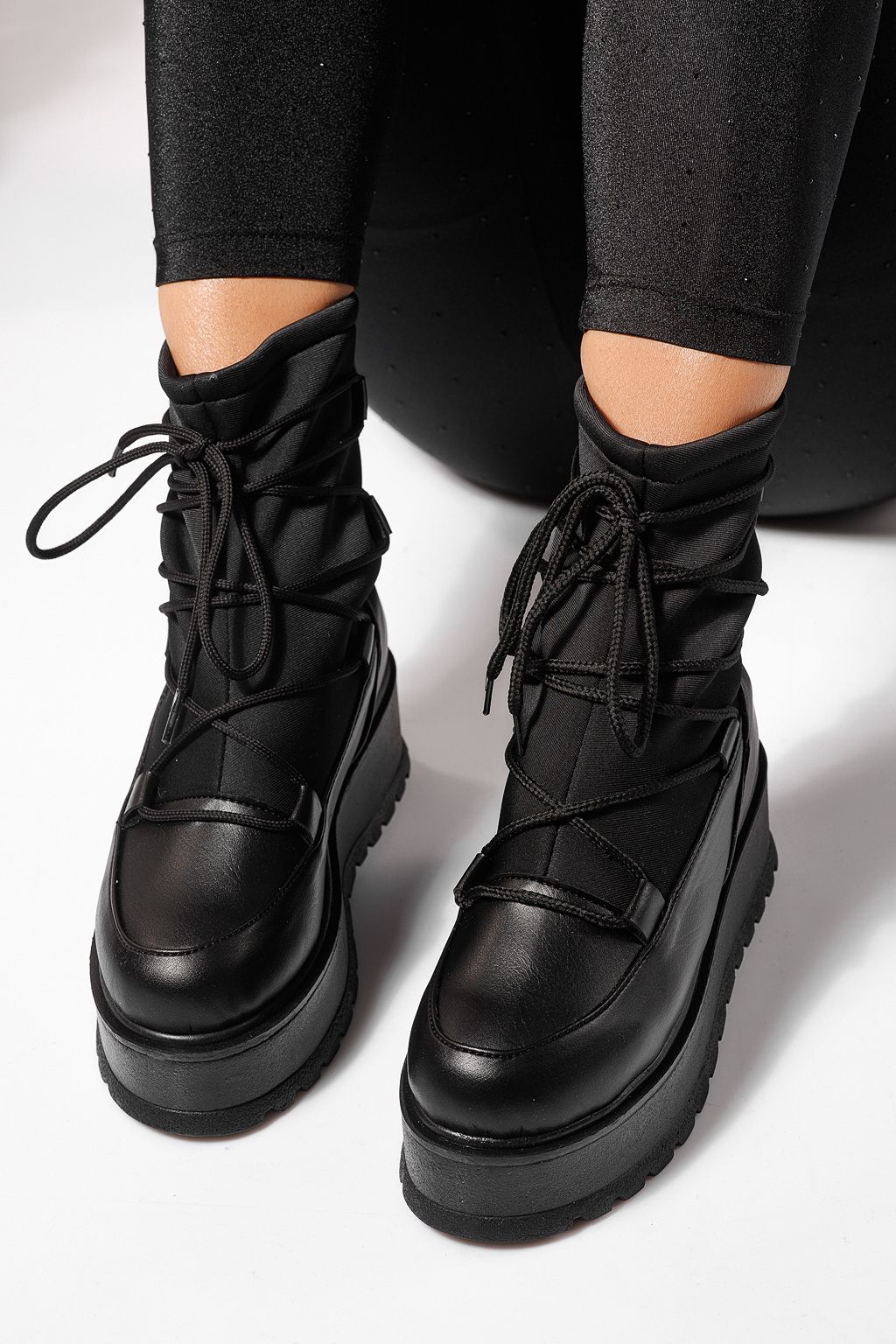 Дамски боти подплатени черни от еко кожа Yvette #23163