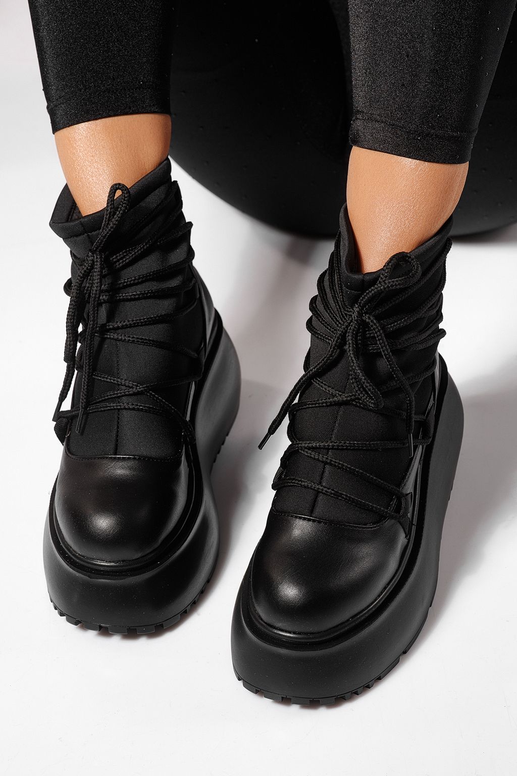 Дамски боти подплатени черни от еко кожа Inсивиd #23164