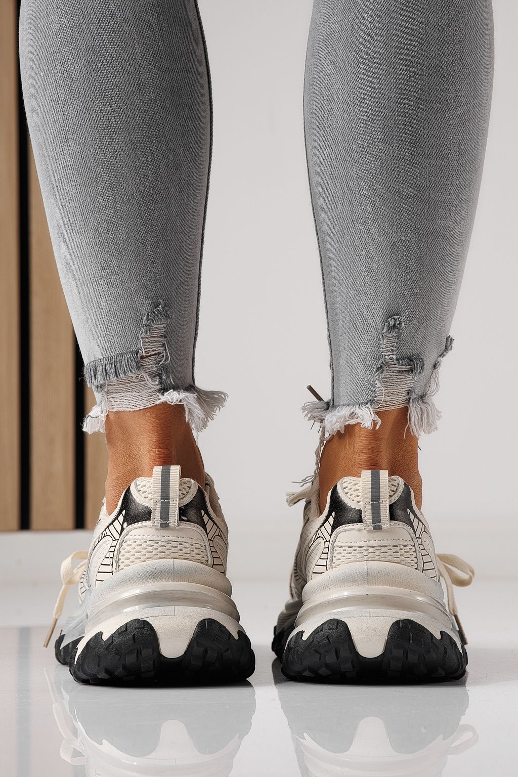 Дамски маратонки бежови от текстилен материал Laura #24143