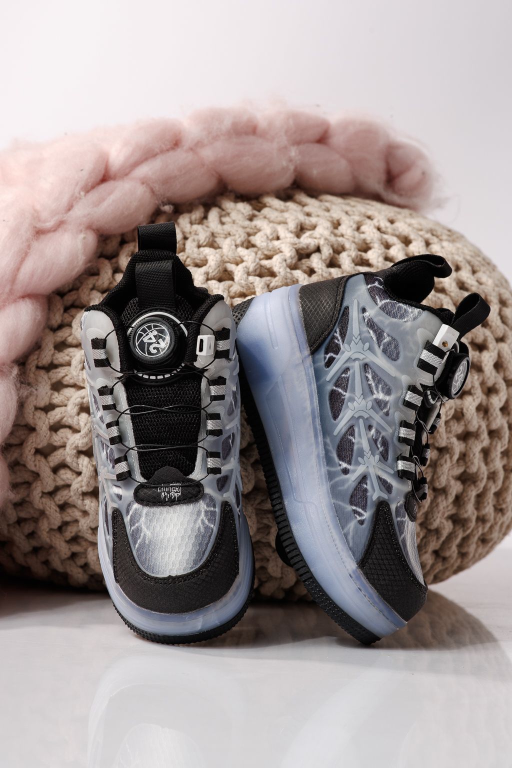 Маратонки с колелца черни от текстилен материал  Carla #24409