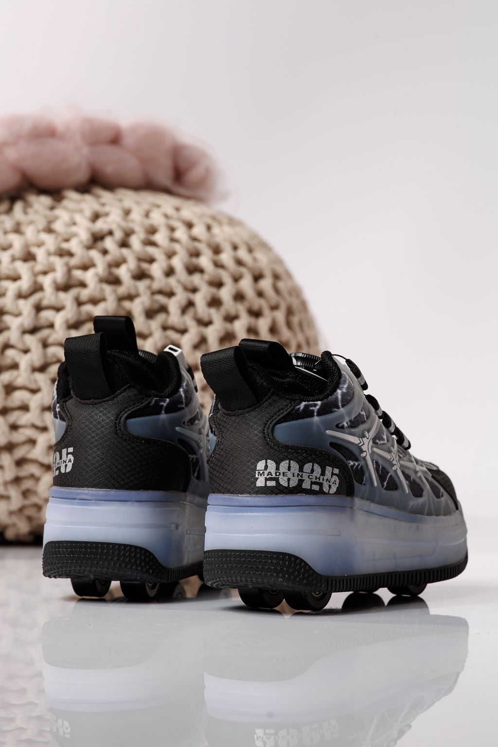 Маратонки с колелца черни от текстилен материал  Carla #24409