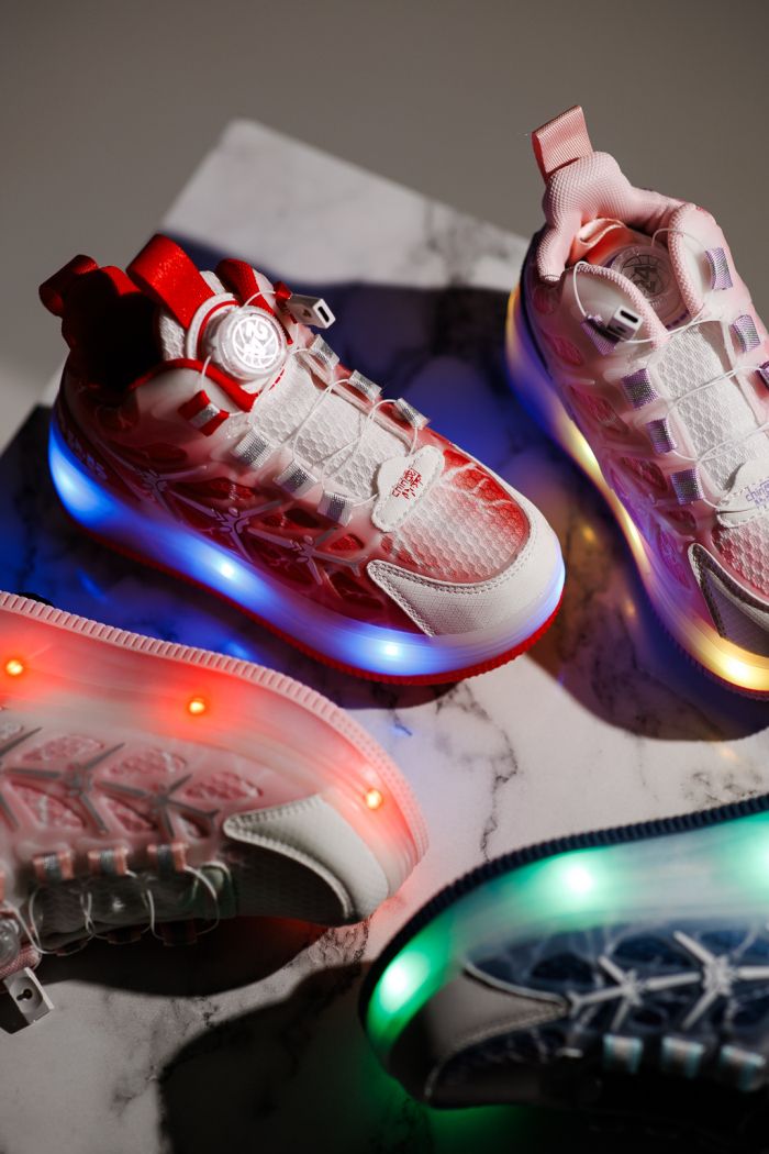 Маратонки с колелца черни от текстилен материал  Carla #24409