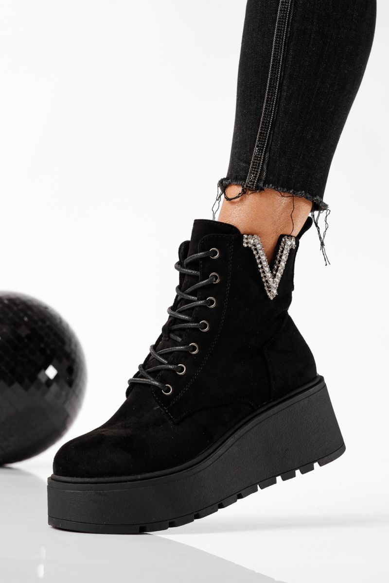 Дамски боти подплатени с пух черни от обърната еко кожа Ema #22770