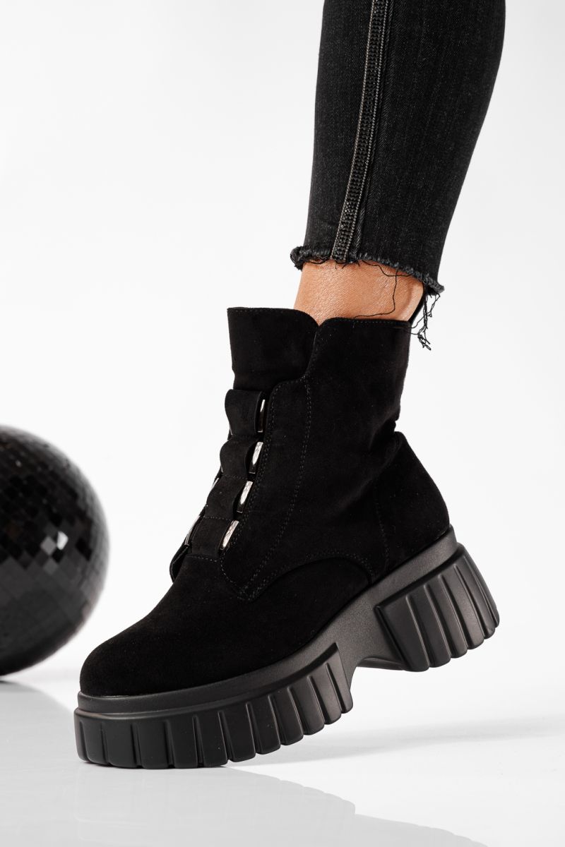 Дамски боти подплатени с пух черни от обърната еко кожа Mia #22788
