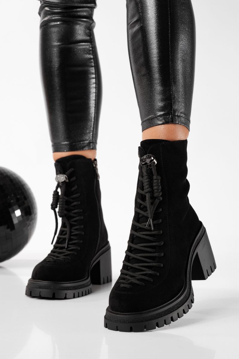 Дамски боти подплатени с пух черни от обърната еко кожа Casilda #22836