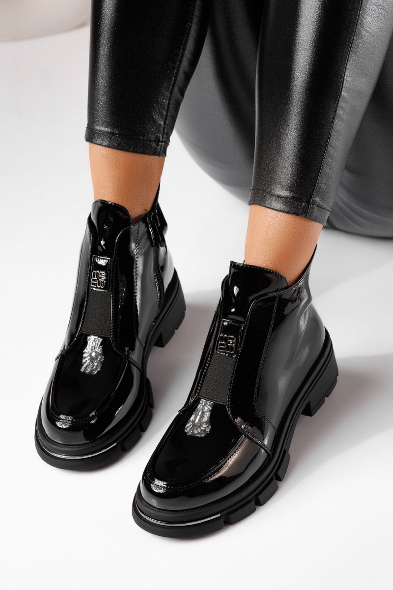 Дамски боти подплатени с пух черни от лачена еко кожа Ellis #23052