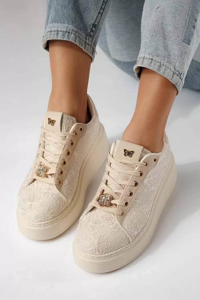 Дамски маратонки бежови от текстилен материал Carla #24291