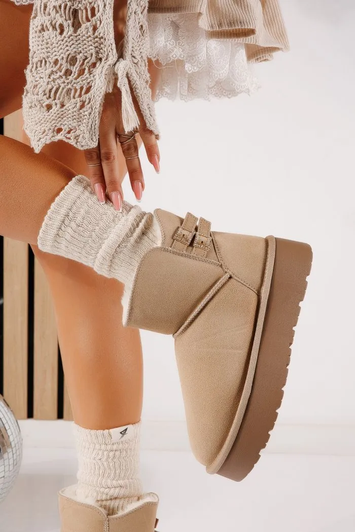 Къси дамски чизми, подплатени с пух тип UGG бежови от обърната естествена кожа Riva #30627