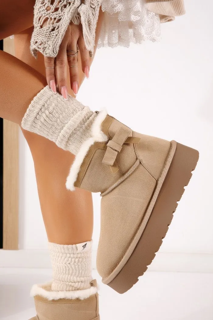 Къси дамски чизми, подплатени с пух тип UGG бежови от обърната естествена кожа Roni #30637
