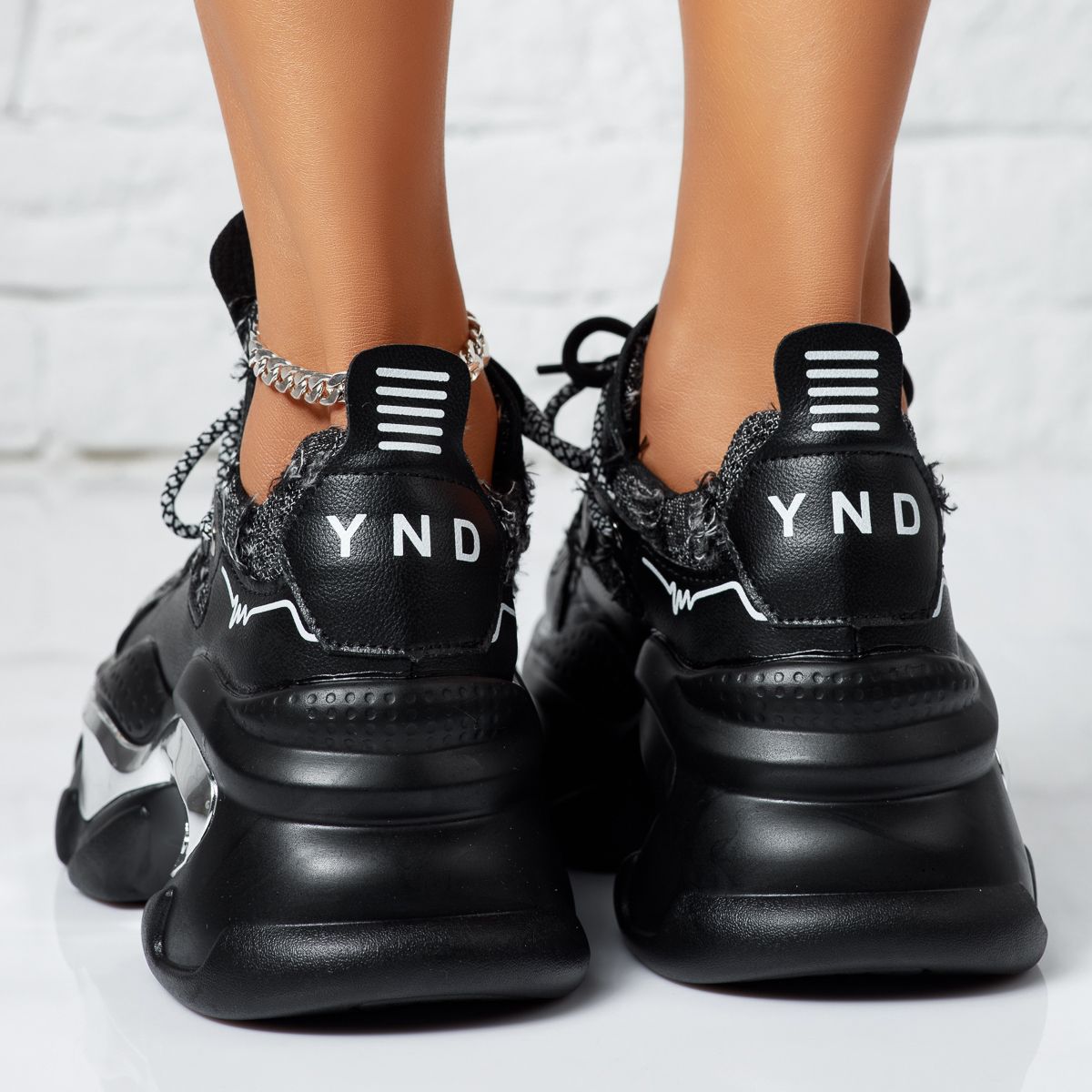 Дамски спортни обувки Charm черен #14325