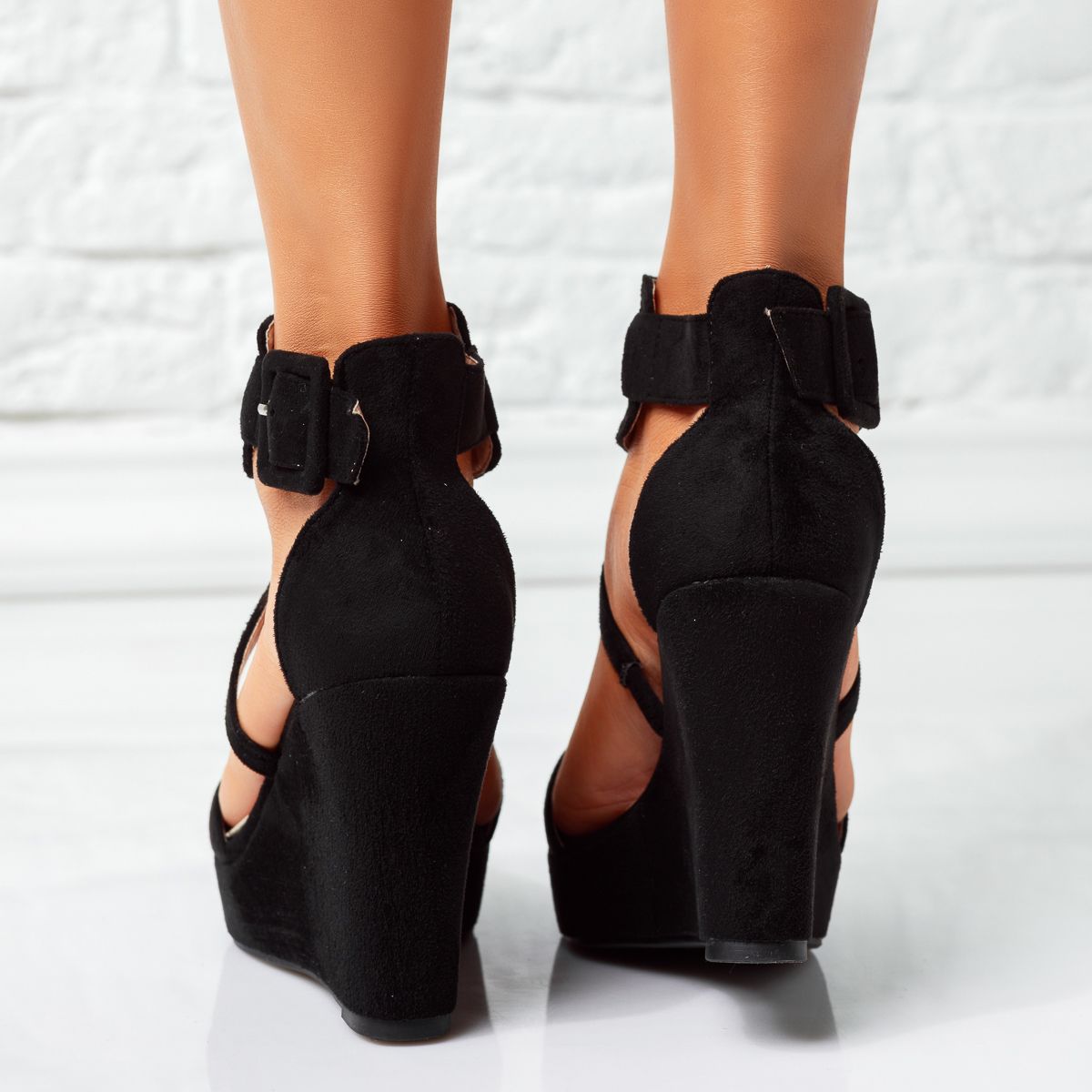 Дамски сандали на платформа Lesly черен #14442