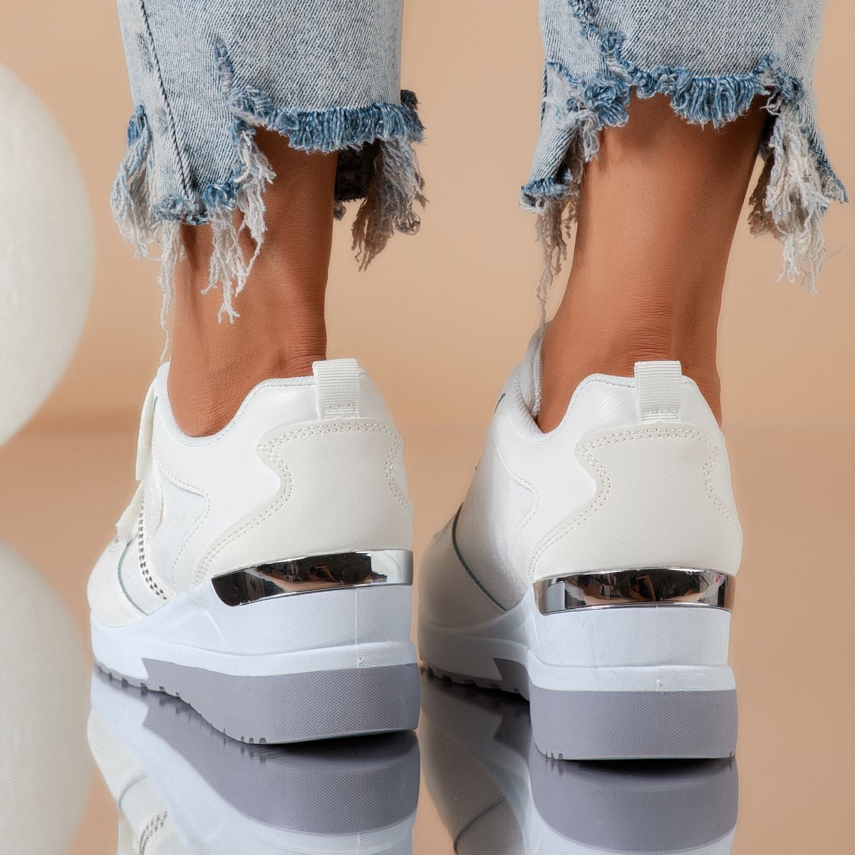 Дамски спортни обувки с платформа Adina  Бели #16533