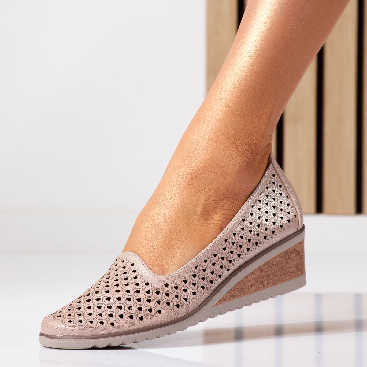 Дамски обувки с розова платформа от еко кожа Hazel #18739