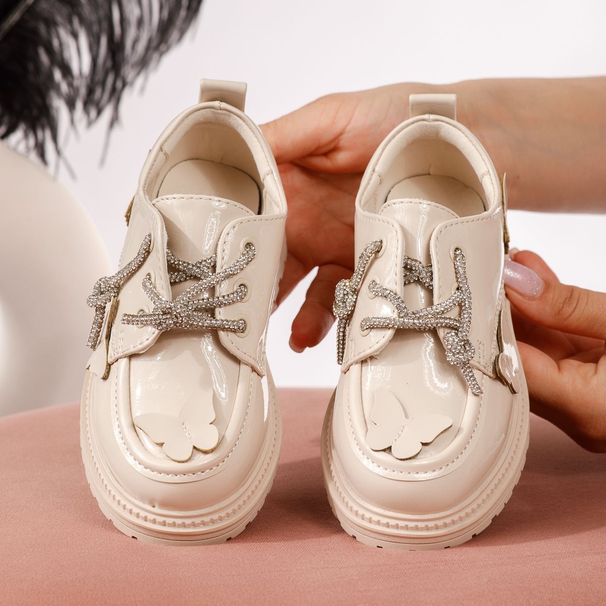 Всекидневни детски обувки бежови от лачена еко кожа Ariana #19117