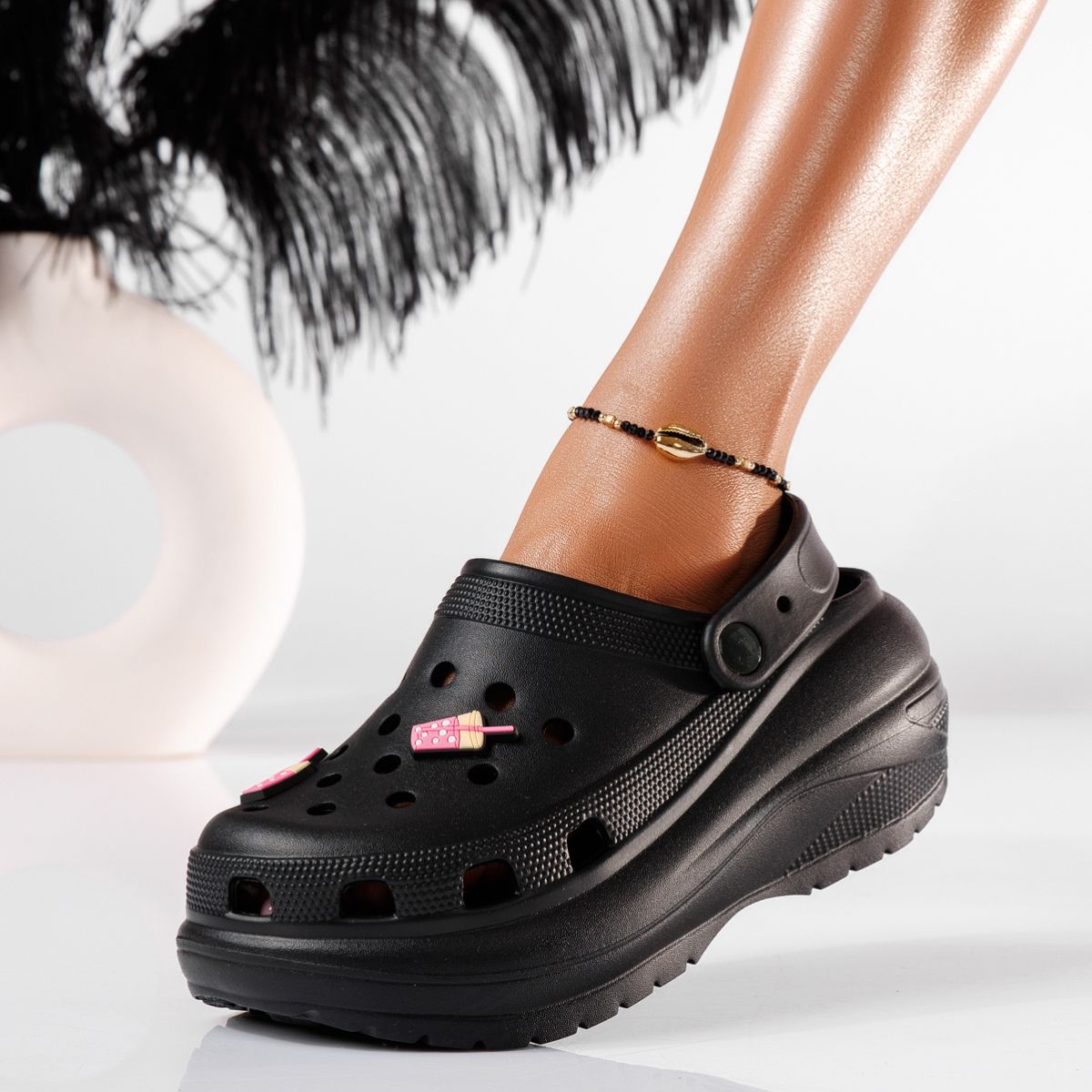 Дамски чехли с платформа черни от синтетичен материал Vanessa #19912
