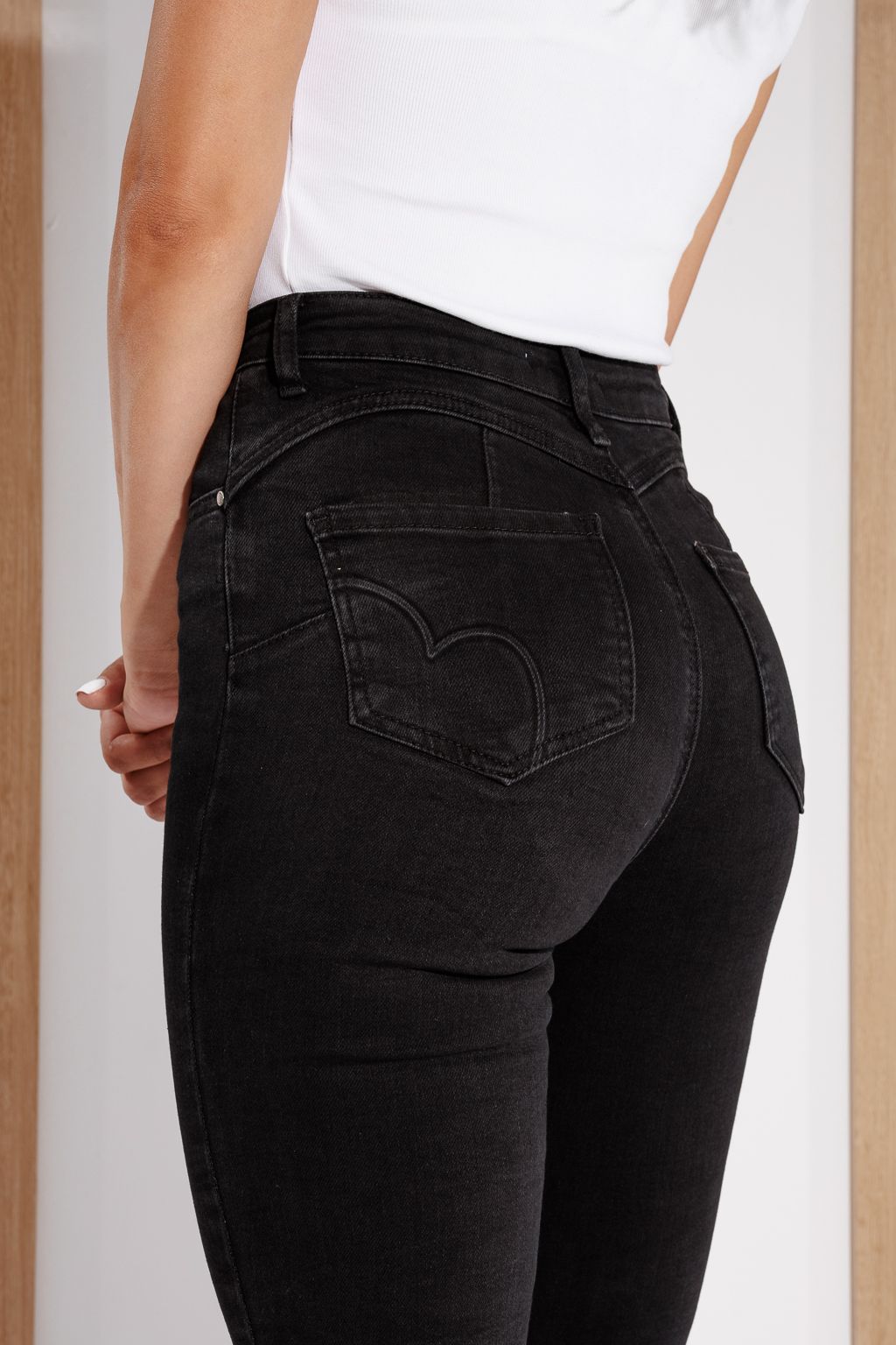 Дамски тесни дънки с повдигащ механизъм Evelina Black #A1189