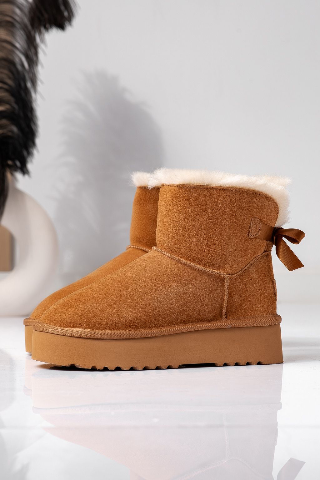 Къси дамски чизми одплатени с пух, тип UGG кафяви от обърната естествена кожа Camila #22625
