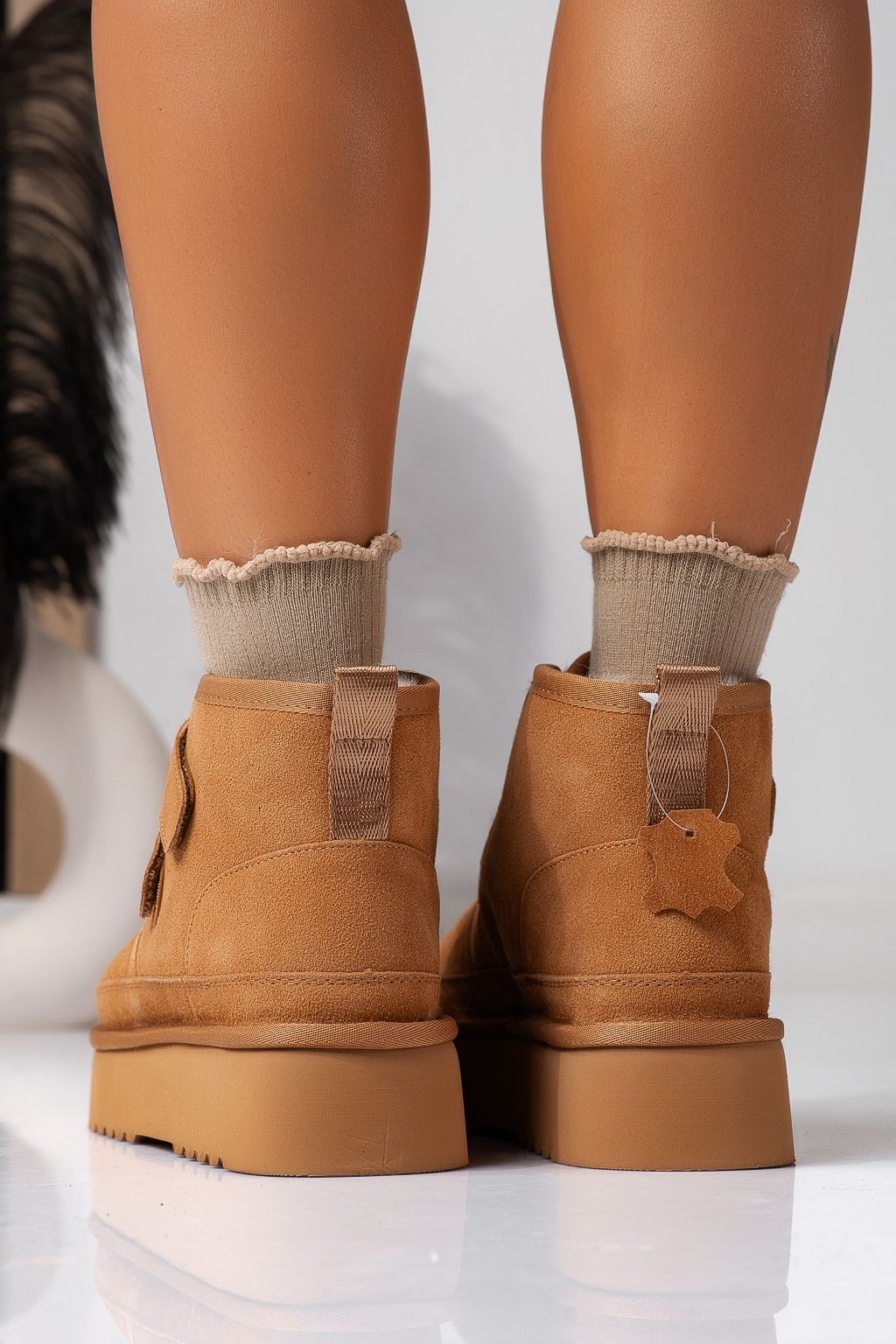 Къси дамски чизми одплатени с пух, тип UGG кафяви от обърната естествена кожа Carla #22627