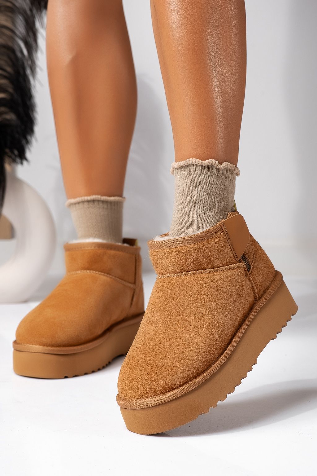 Къси дамски чизми одплатени с пух, тип UGG кафяви от обърната естествена кожа Carolina #22632