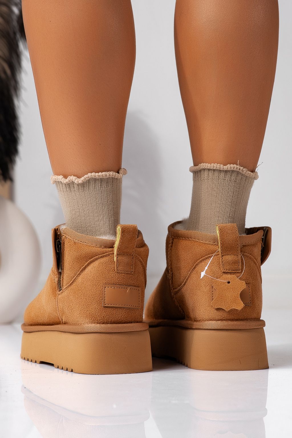 Къси дамски чизми одплатени с пух, тип UGG кафяви от обърната естествена кожа Carolina #22632