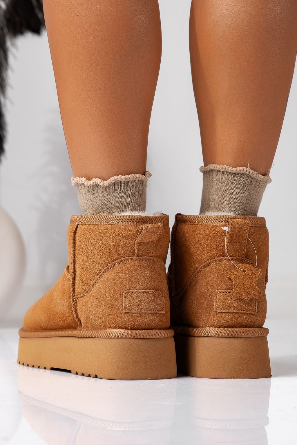 Къси дамски чизми одплатени с пух, тип UGG кафяви от обърната естествена кожа Brittany #22623