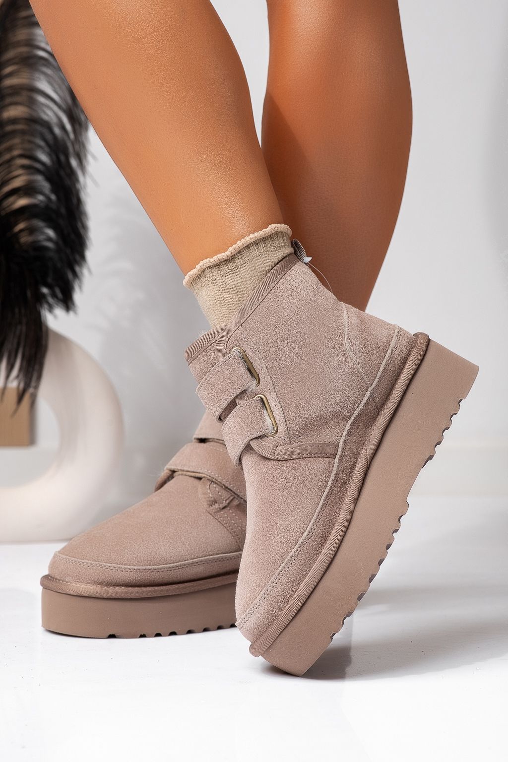 Къси дамски чизми одплатени с пух, тип UGG бежови от обърната естествена кожа Carla #22630