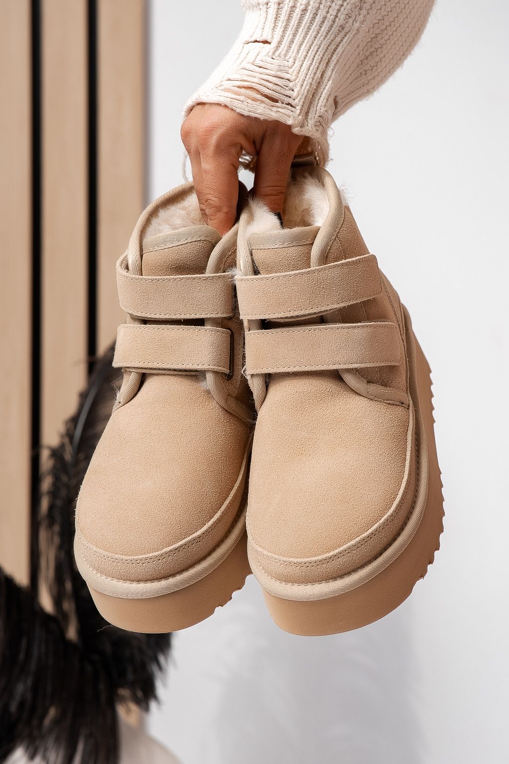 Къси дамски чизми одплатени с пух, тип UGG бежови от обърната естествена кожа Carla #22629