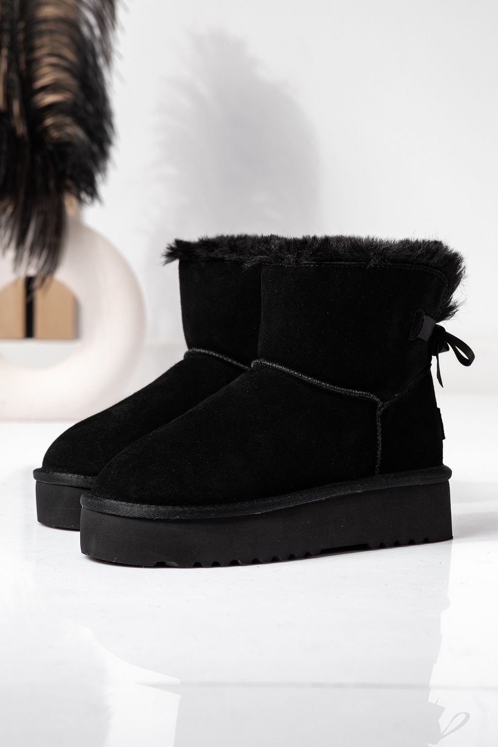 Къси дамски чизми одплатени с пух, тип UGG черни от обърната естествена кожа Camila #22626