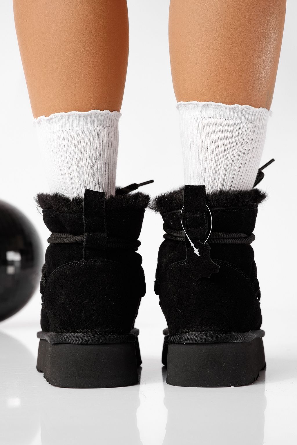 Къси дамски чизми подплатени с пух тип UGG черни от обърната естествена кожа Evelina #22695