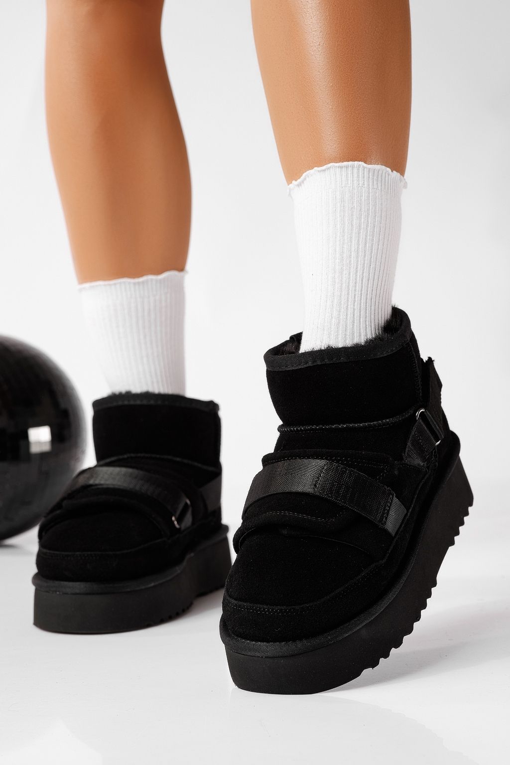 Къси дамски чизми подплатени с пух тип UGG черни от обърната естествена кожа Dorothea #22698