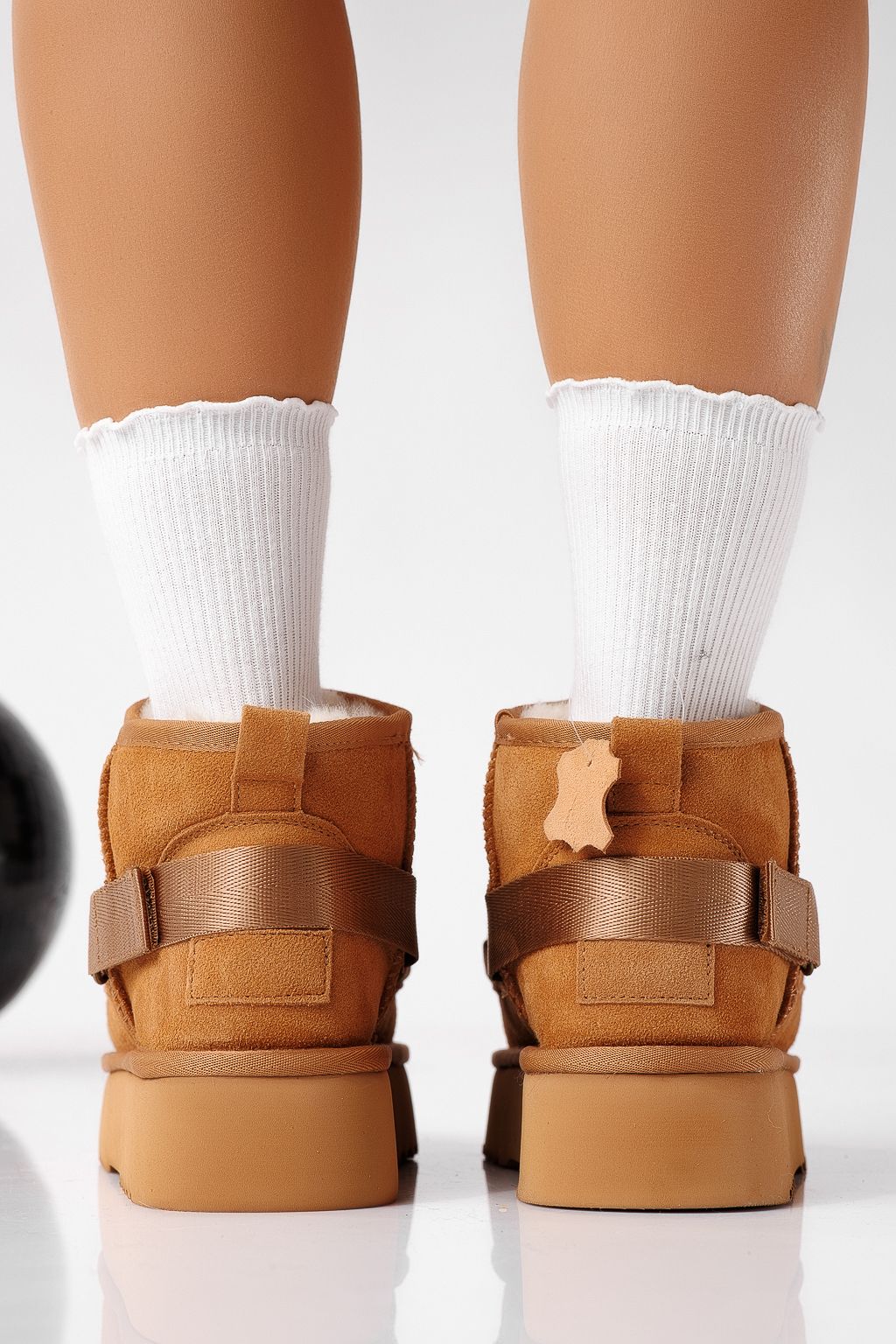 Къси дамски чизми подплатени с пух тип UGG кафяви от обърната естествена кожа Dorothea #22697