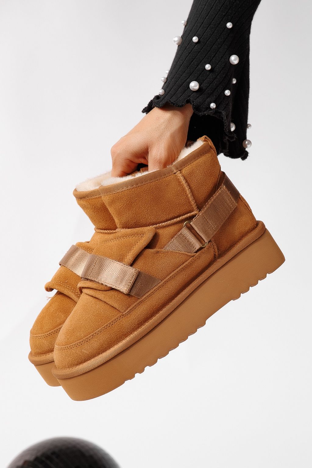 Къси дамски чизми подплатени с пух тип UGG кафяви от обърната естествена кожа Dorothea #22697