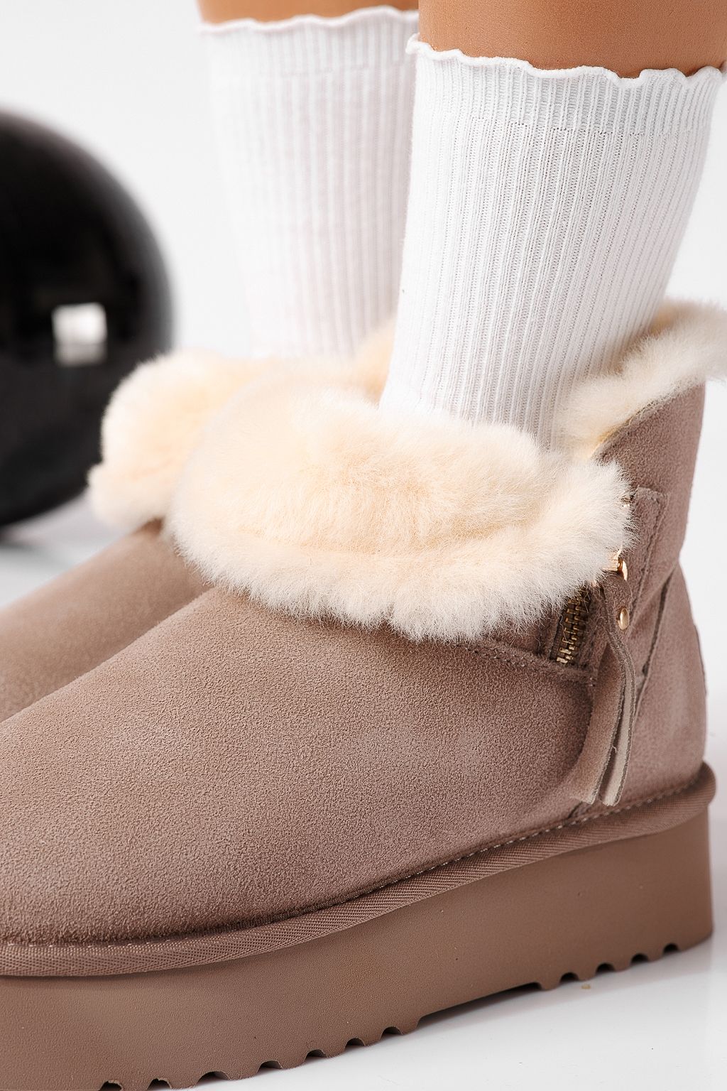 Къси дамски чизми подплатени с пух тип UGG бежови от обърната естествена кожа Delia #22694