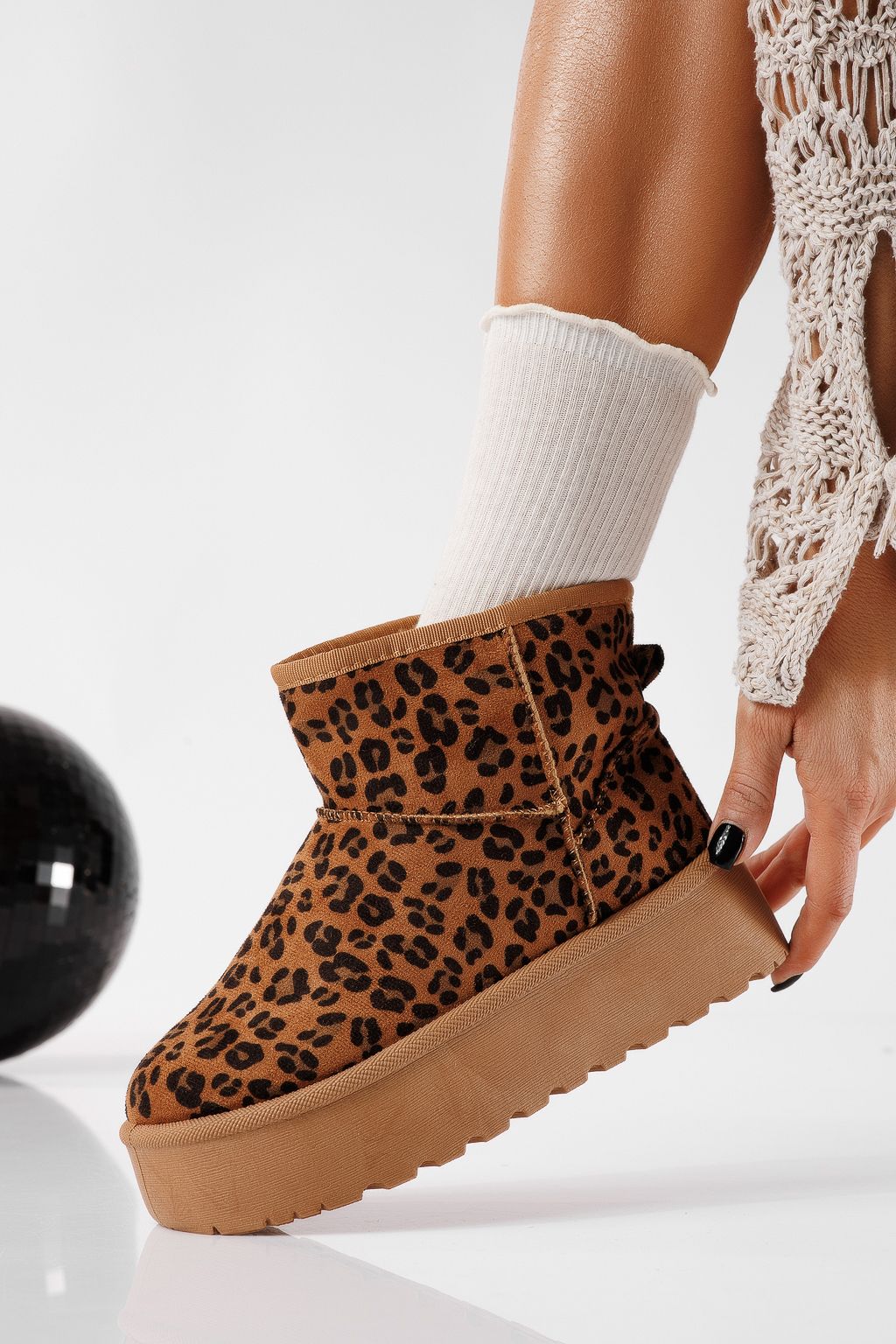Ниски дамски чизми подплатени с пух тип UGG леопард от обърната еко кожа Ariana #22753