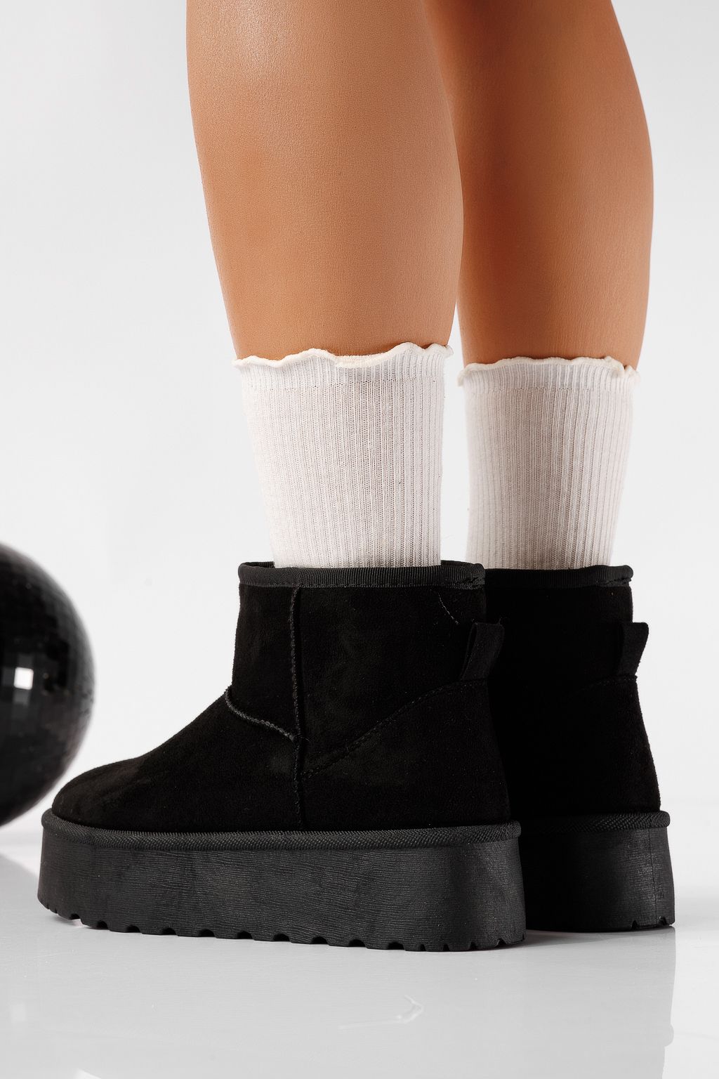 Ниски дамски чизми подплатени с пух тип UGG черни от обърната еко кожа Ariana #22748