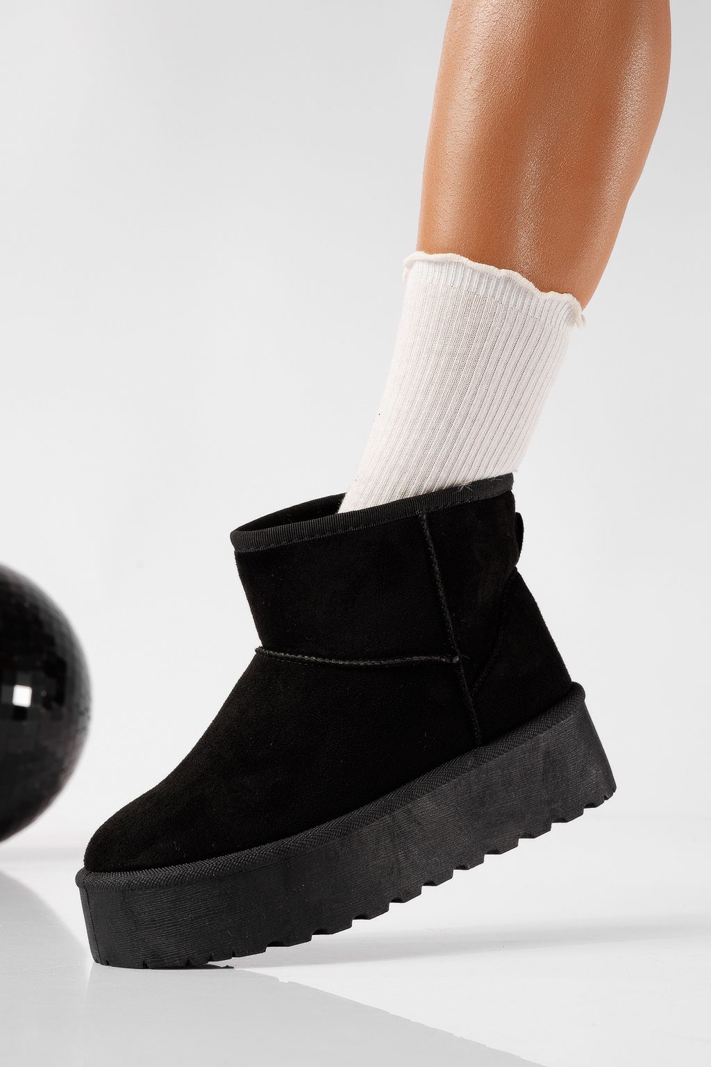 Ниски дамски чизми подплатени с пух тип UGG черни от обърната еко кожа Ariana #22748
