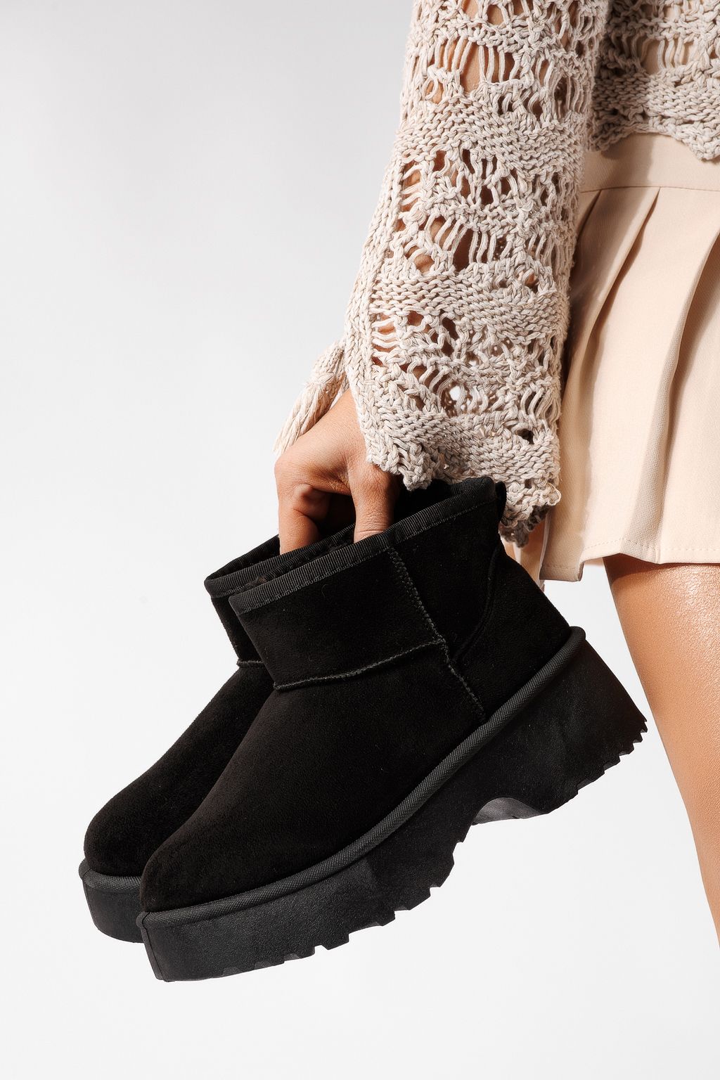 Ниски дамски чизми подплатени с пух тип UGG черни от обърната еко кожа Aurora #22747
