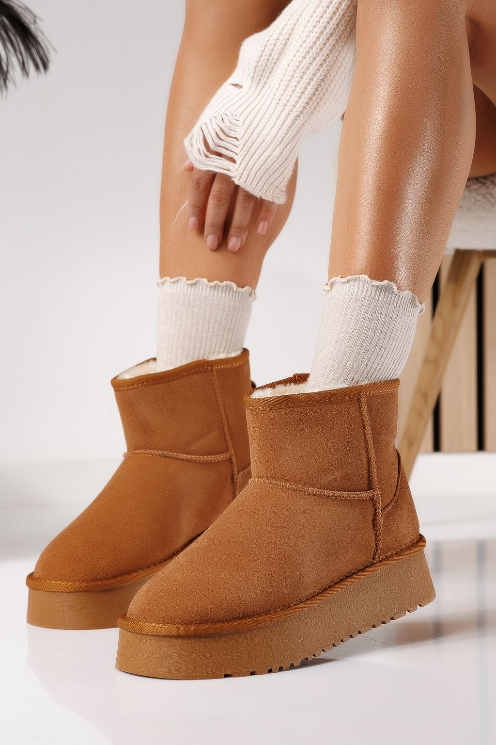 Дамски къси чизми подплатени с пух тип UGG кафяви от обърната естествена кожа Luiza #22878