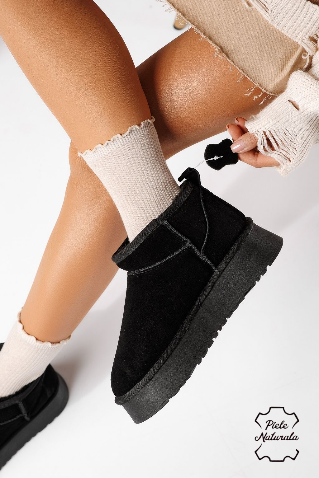 Дамски къси чизми подплатени с пух тип UGG черни от обърната естествена кожа Alina #22875