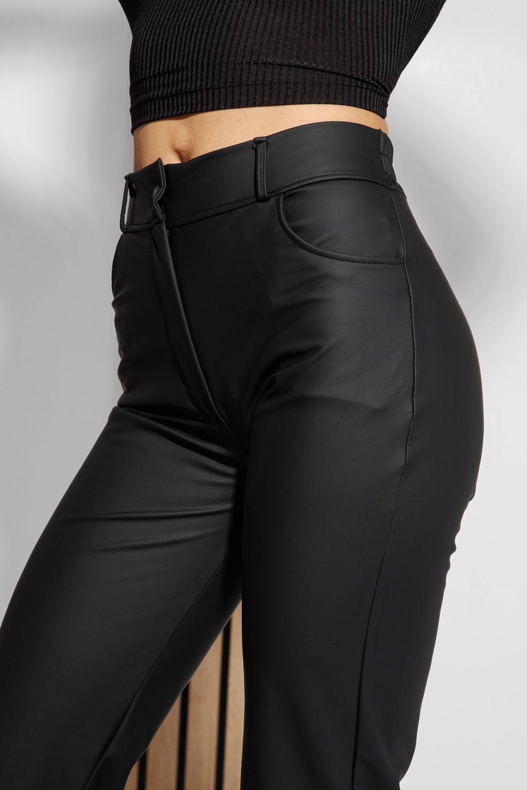 Дамски ватиран панталон от еко кожа Antonia черен #A1331