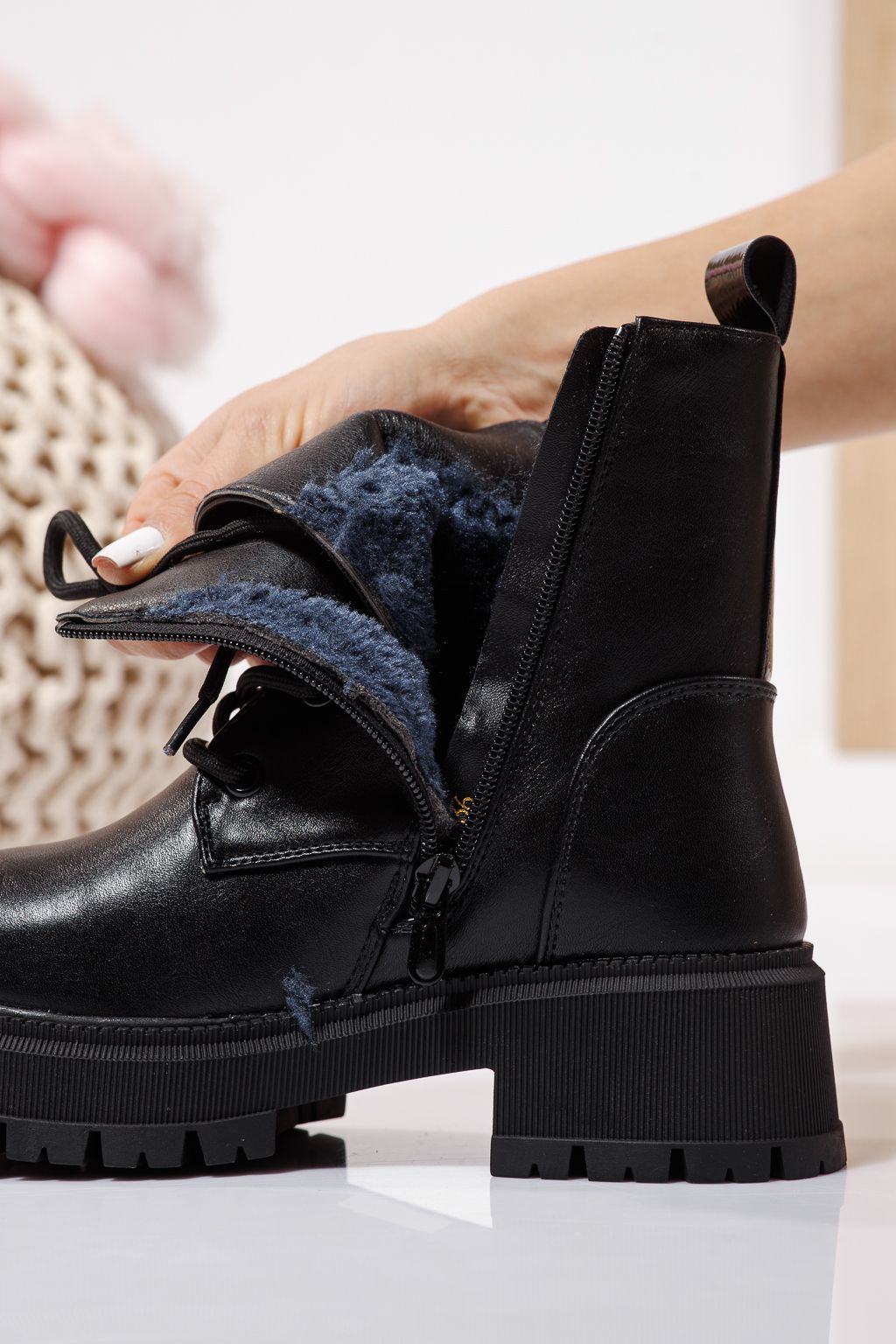 Боти за момичета подплатени с пух черни от еко кожа Alisa #23111