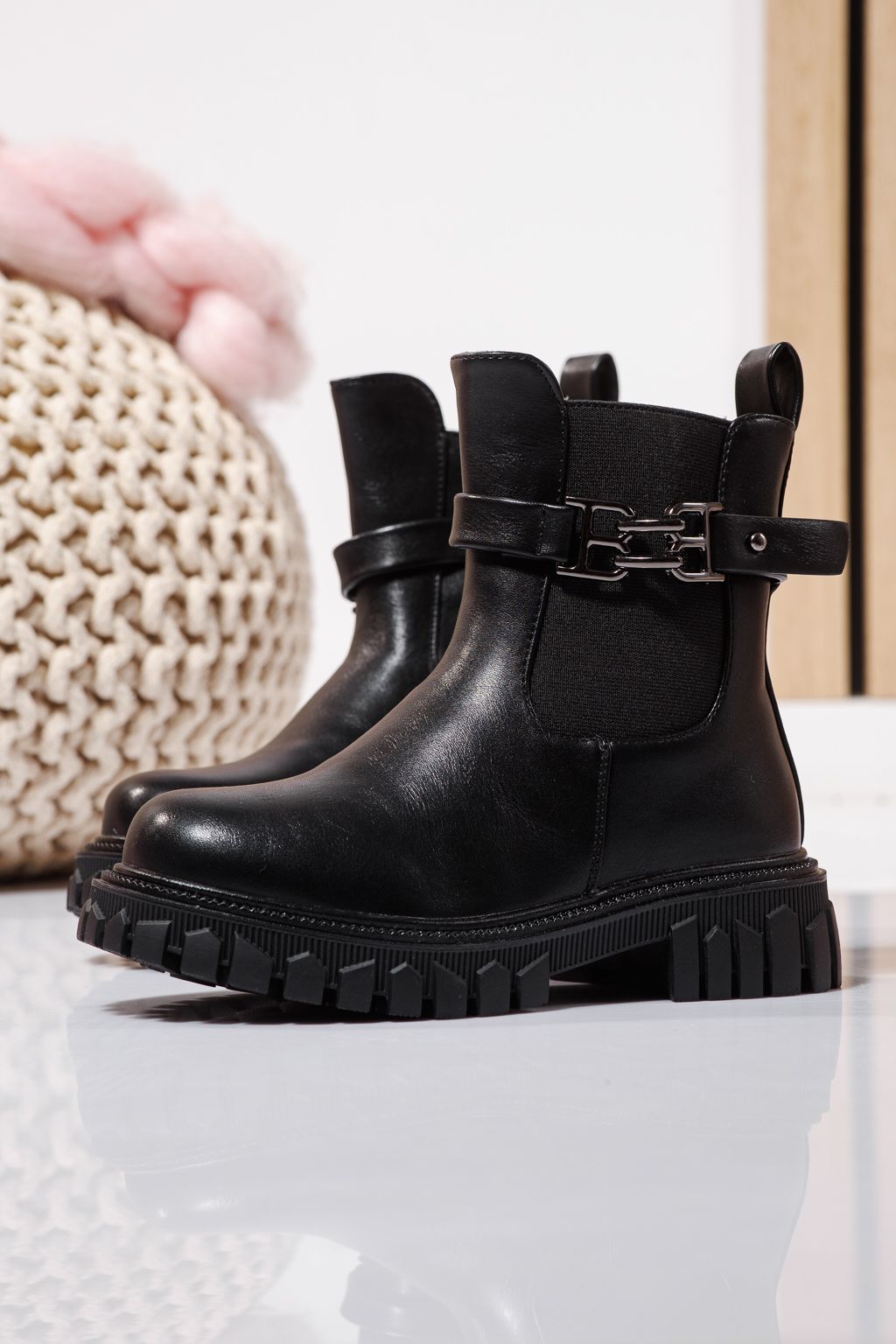 Боти за момичета подплатени с пух черни от еко кожа Sara #23106