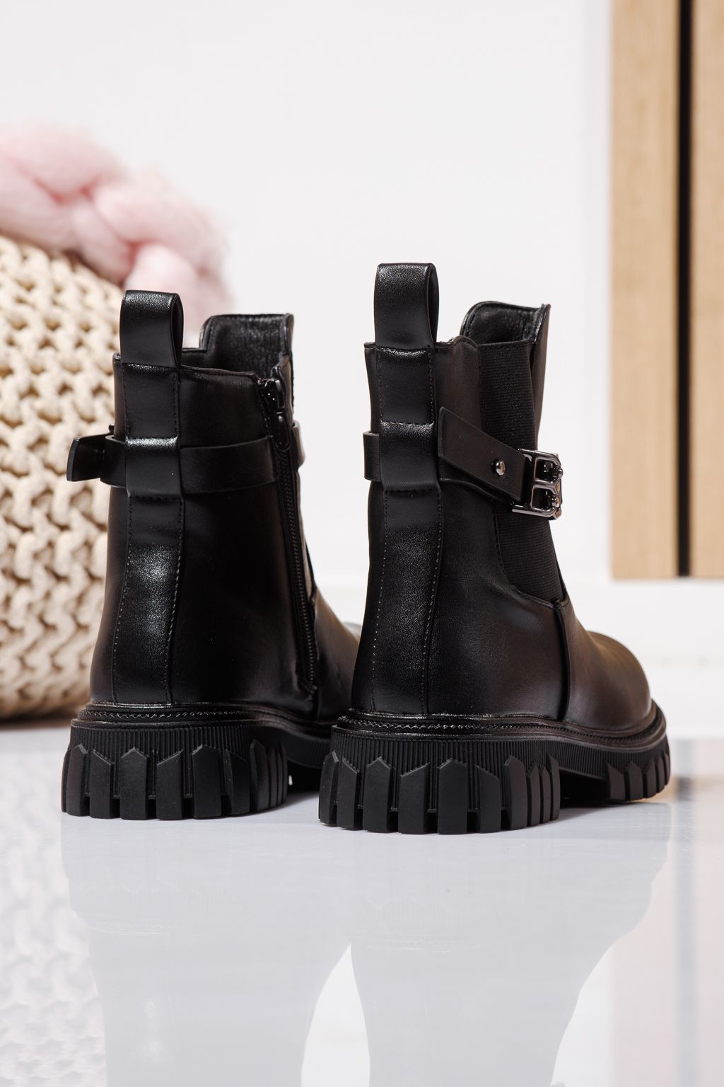 Боти за момичета подплатени с пух черни от еко кожа Sara #23106