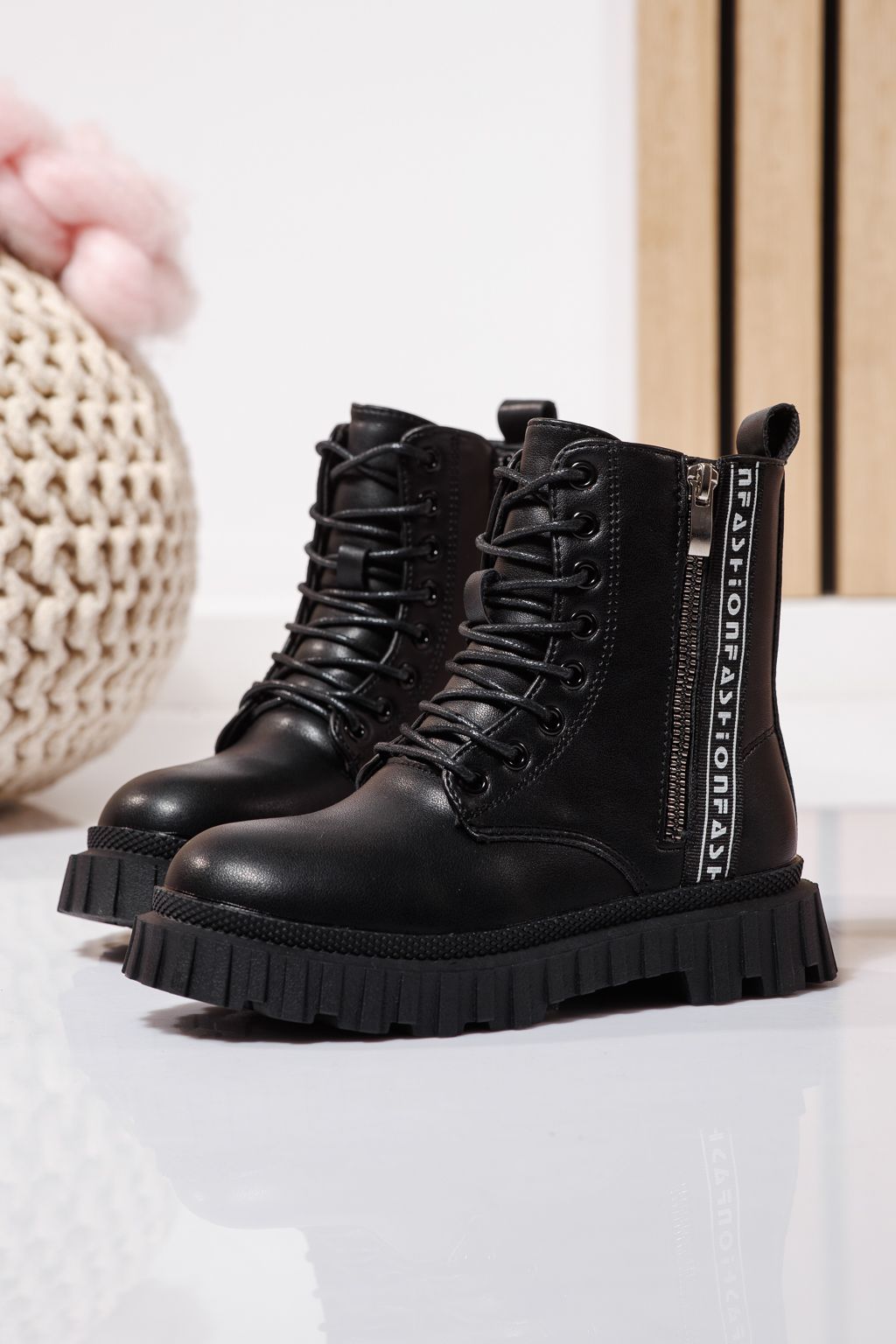 Боти за момичета подплатени с пух черни от еко кожа Elia #23127