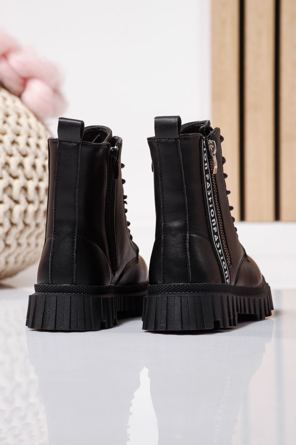 Боти за момичета подплатени с пух черни от еко кожа Elia #23127