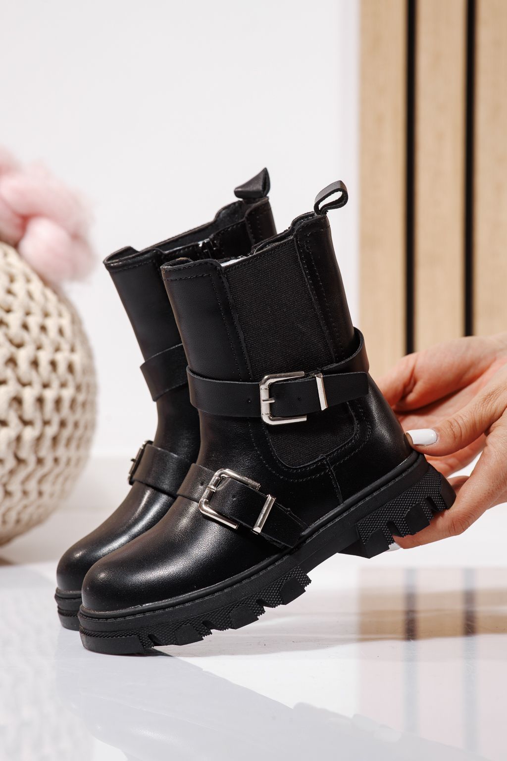 Боти за момичета подплатени с пух черни от еко кожа Marisa #23140