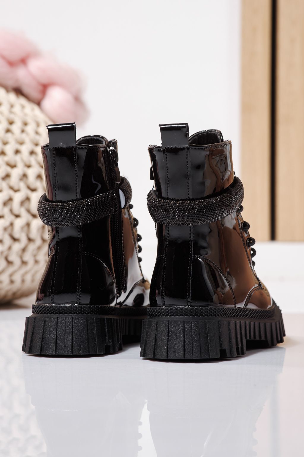 Боти за момичета подплатени с пух черни от лачена еко кожа Dora #23122